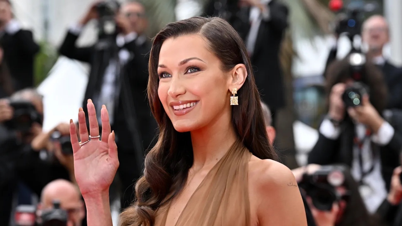 Bella Hadid In Naked Dress Naar Het Cannes Filmfestival 2024