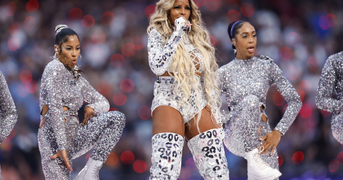 Mary J Blige Steelt De Super Bowl 2022 Halftime Show Vogue Nl