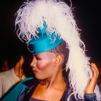 op-haar-74ste-is-grace-jones-nog-steeds-het-meest-fantastische-beautyicoon-ooit-212182