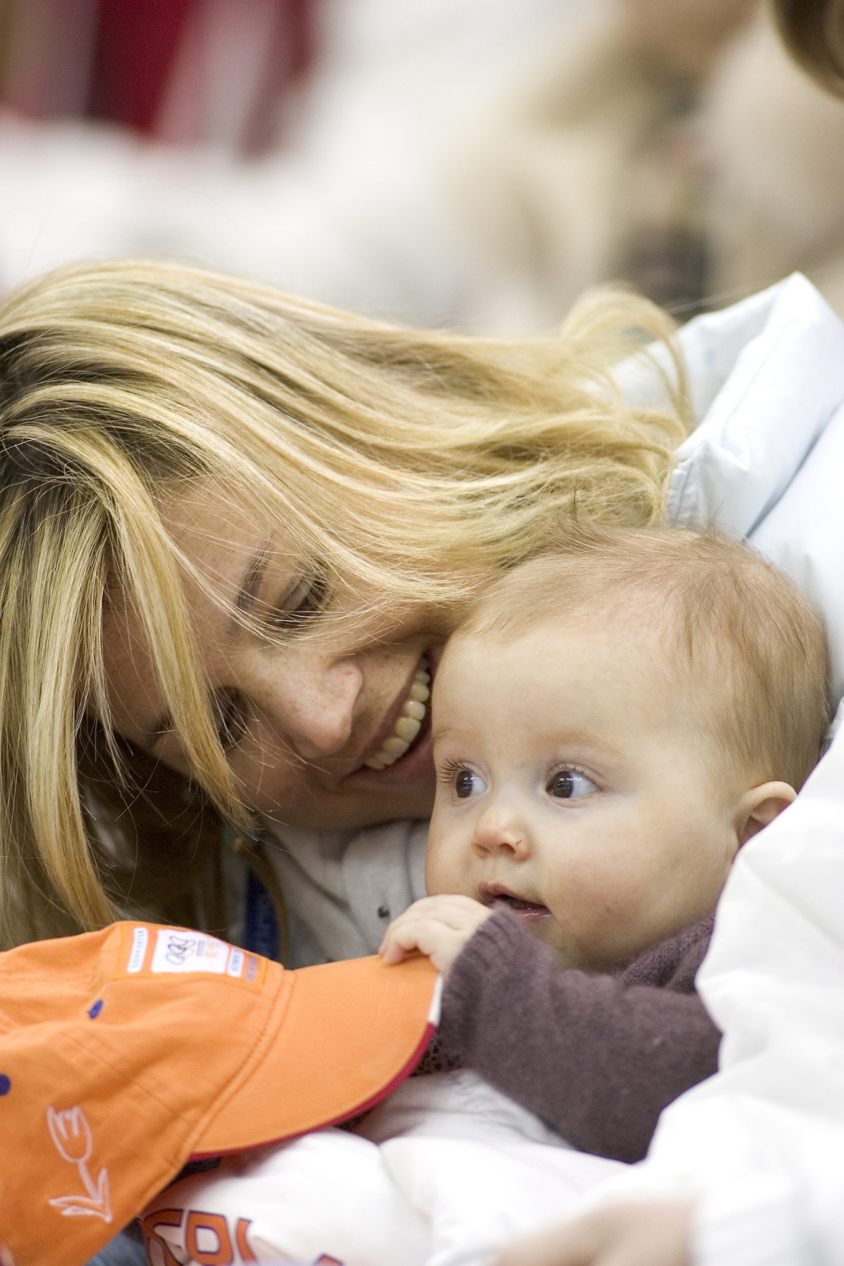 Alexia as a baby on her mother Máxima's lap during the 2006 Winter Olympics in Turin.