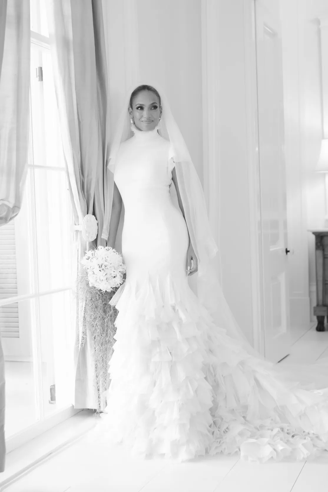 roze corruptie multifunctioneel Nieuwe beelden van de trouwjurk van Jennifer Lopez - Vogue NL