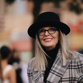 diane-keaton-is-de-ultieme-inspiratiebron-voor-de-winter-en-zo-kopieer-je-haar-look-329715