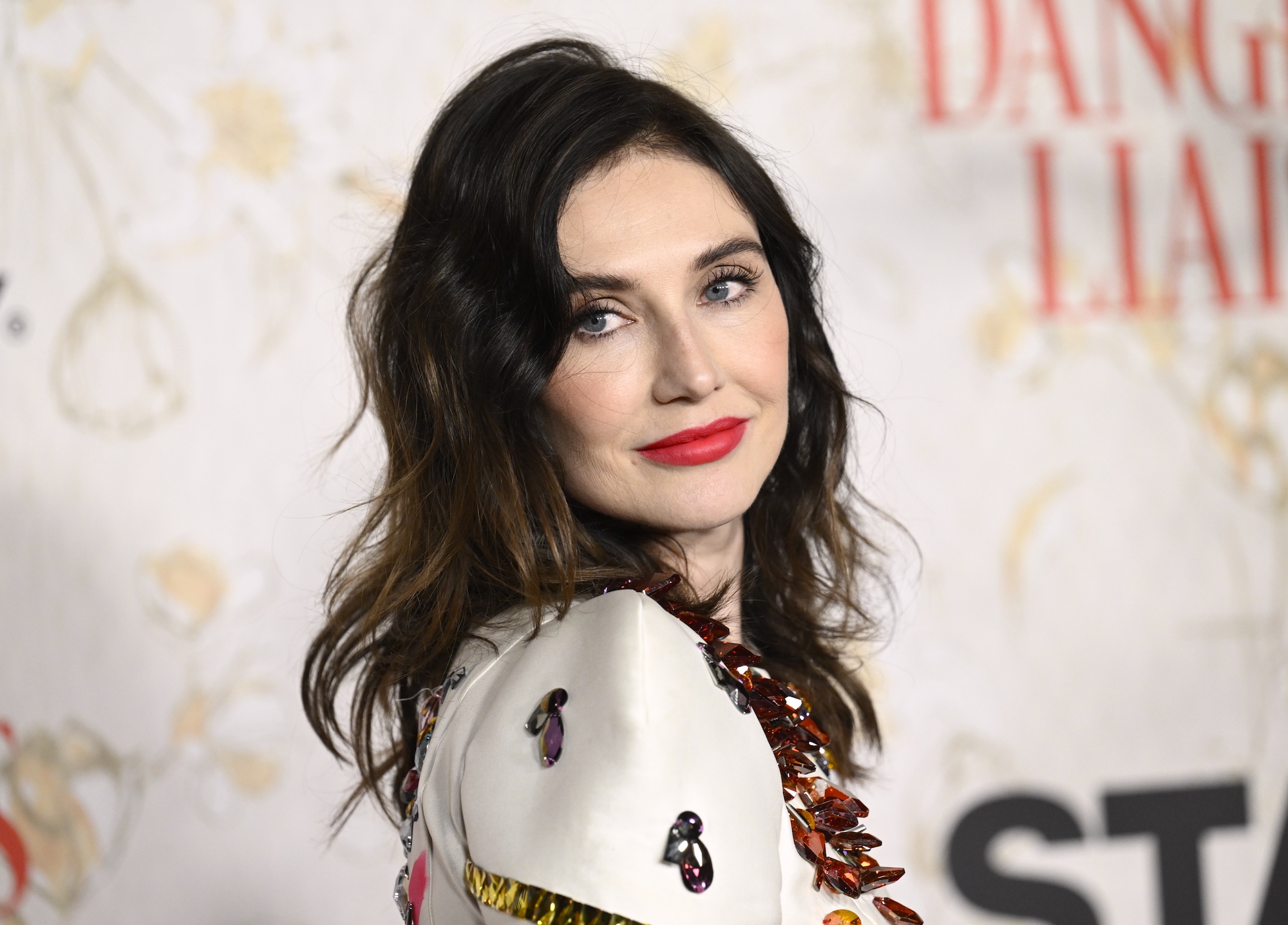 Carice van Houten schittert in jurk van Ronald van der Kemp