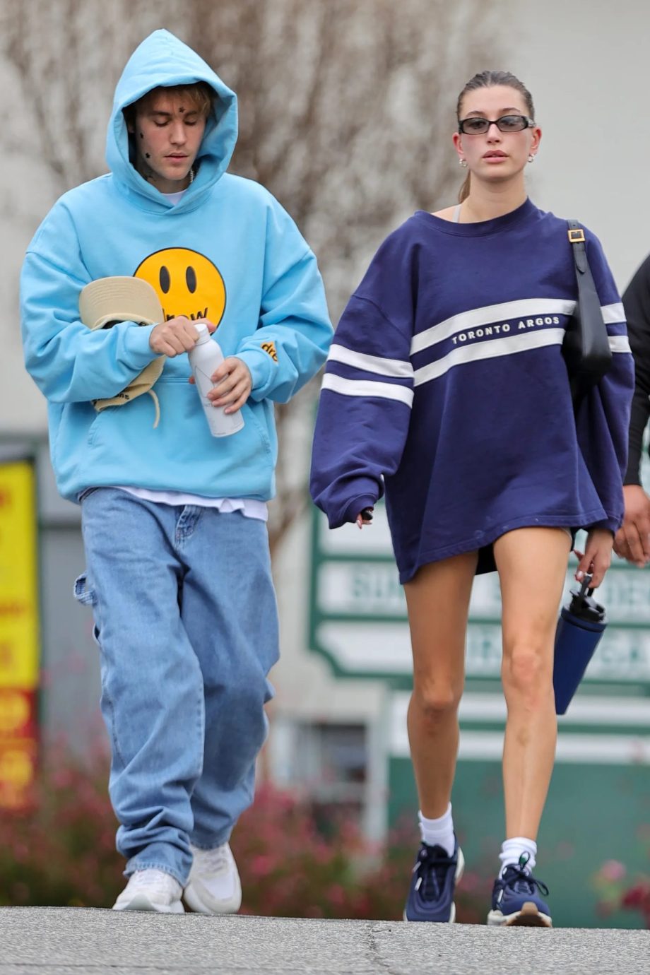 Hailey Bieber Channelt Prinses Diana Met Deze Athleisure Look