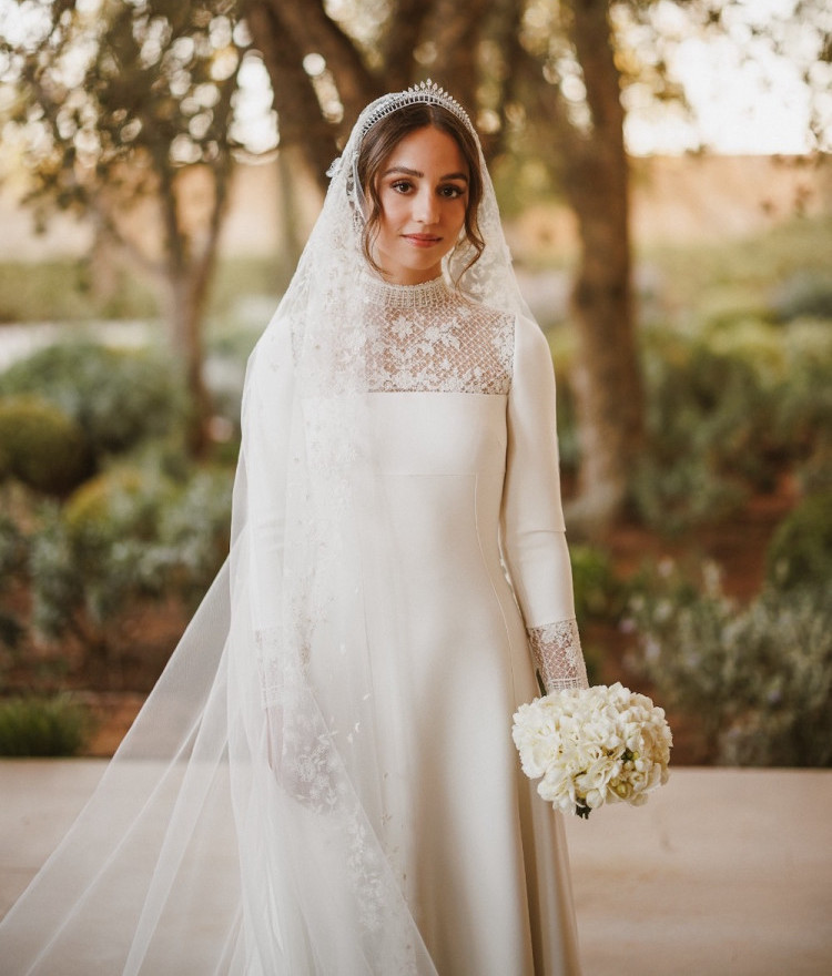 parachute Onderzoek teller Prinses Iman draagt trouwjurk van Dior voor haar royal wedding