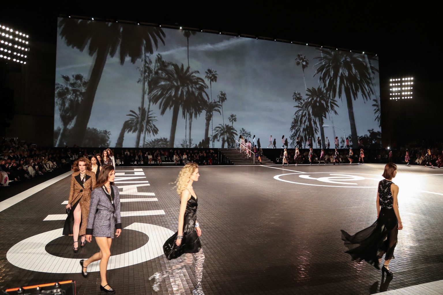 Chanel Cruise 2024 dit zijn de 5 hoogtepunten van de LAshow