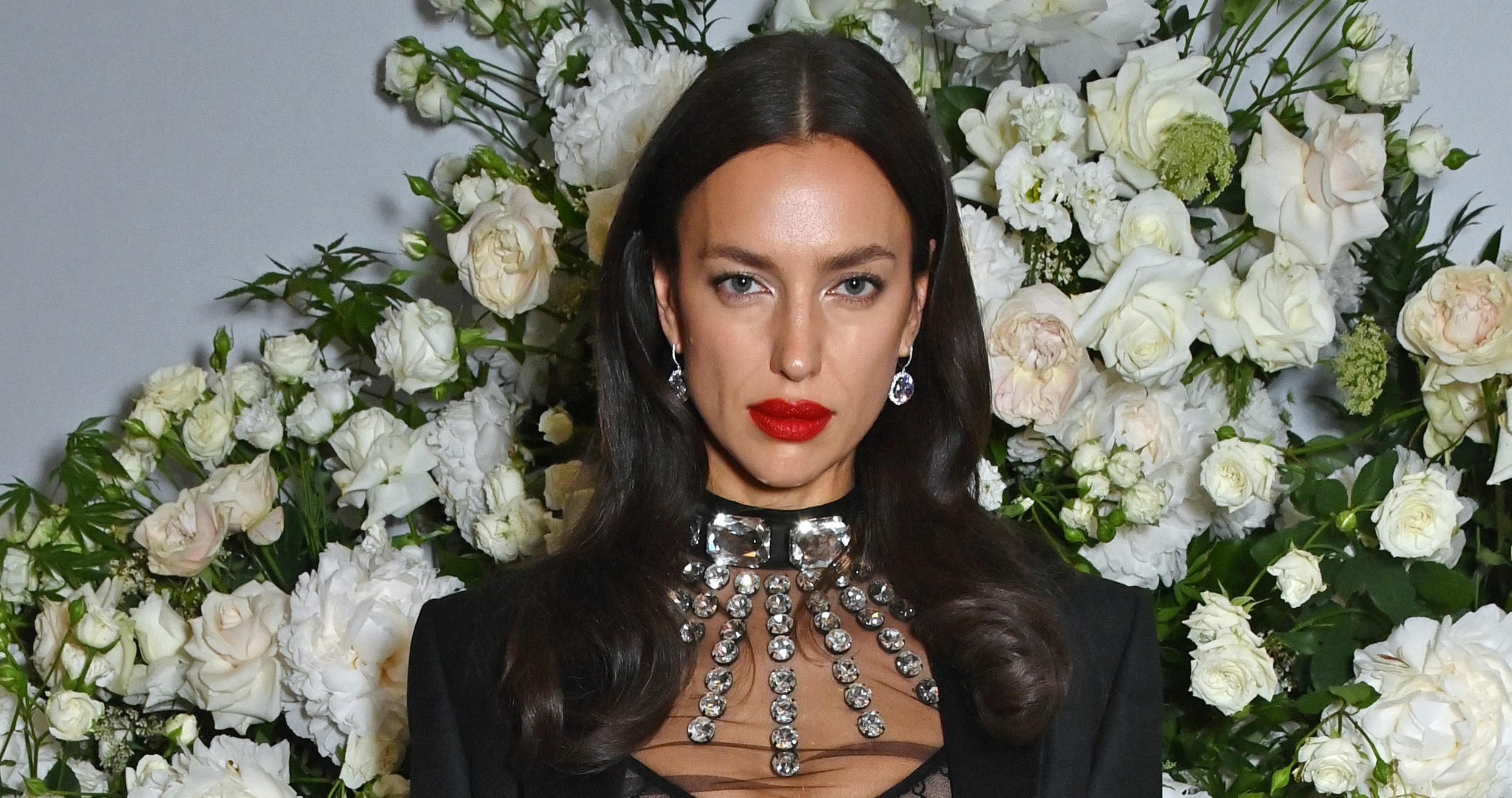 Irina Shayk Draagt Naked Dress Van Gucci In Cannes