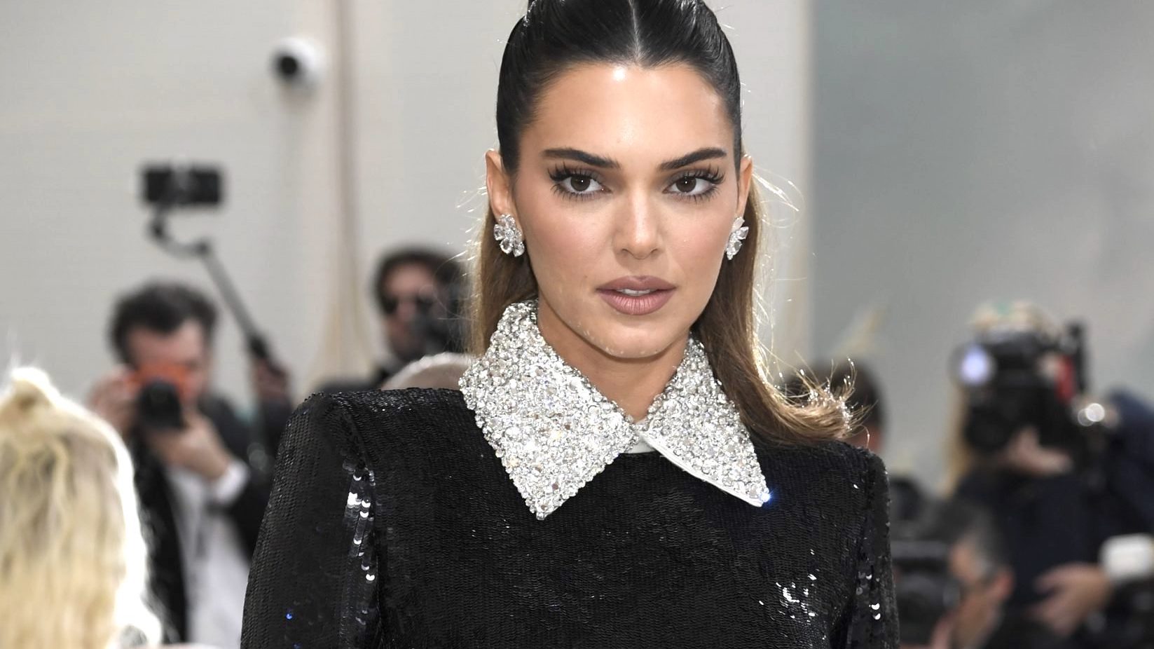 Kendall Jenner draagt gedurfde look naar Met Gala 2023 afterparty