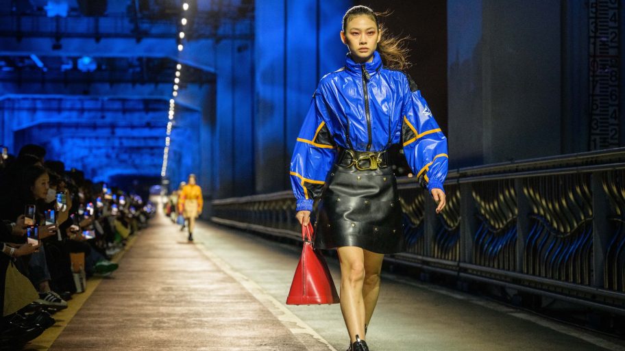 domesticeren Imperial zwavel Louis Vuitton zorgt voor spectaculaire show in Seoul