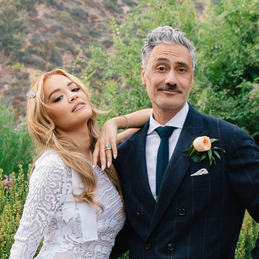 Alles over de bruiloft van Rita Ora en Taika Waititi