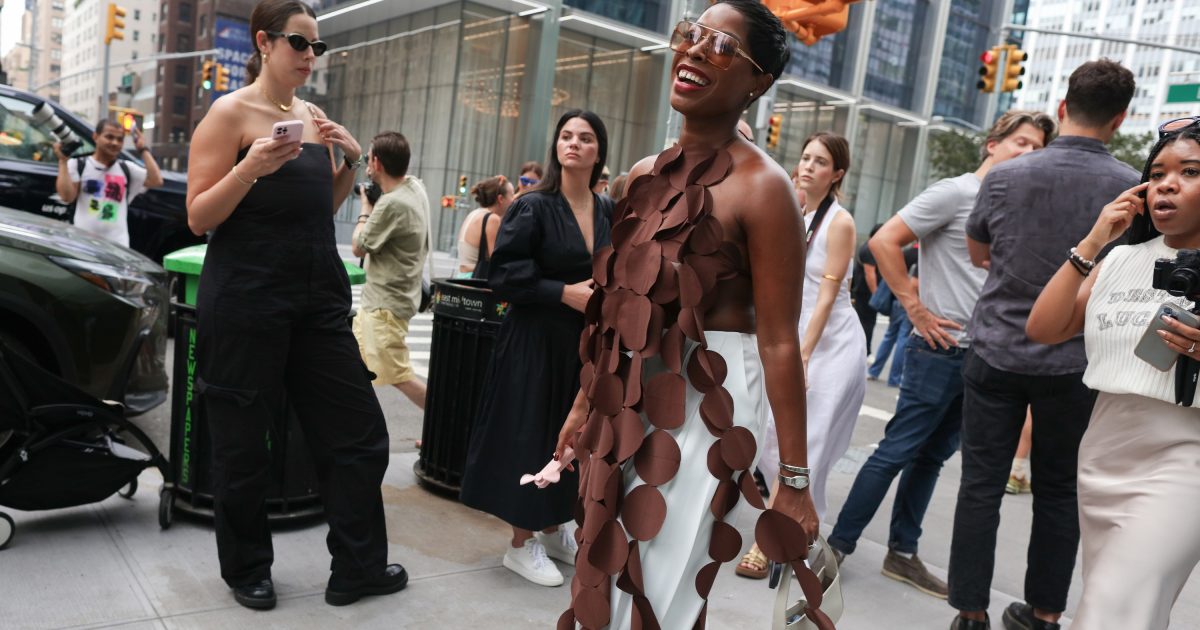 De Beste Streetstyle Van New York Fashion Week Lente Zomer 2024   Streetstyle New York Fashion Week Lente Zomer 2024 1200x630 