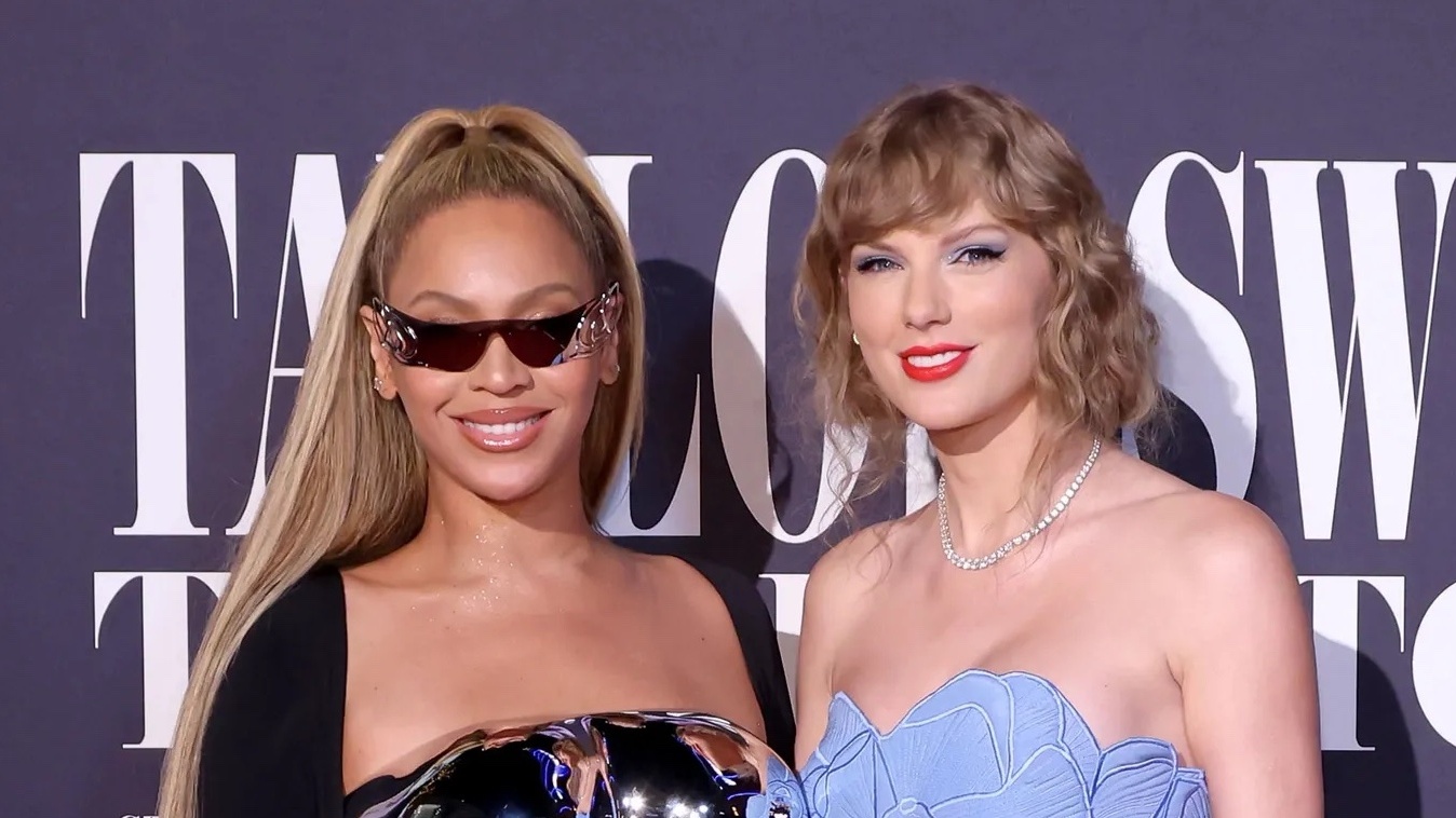 Beyoncé En Taylor Swift Poseren Samen In Contrasterende Looks