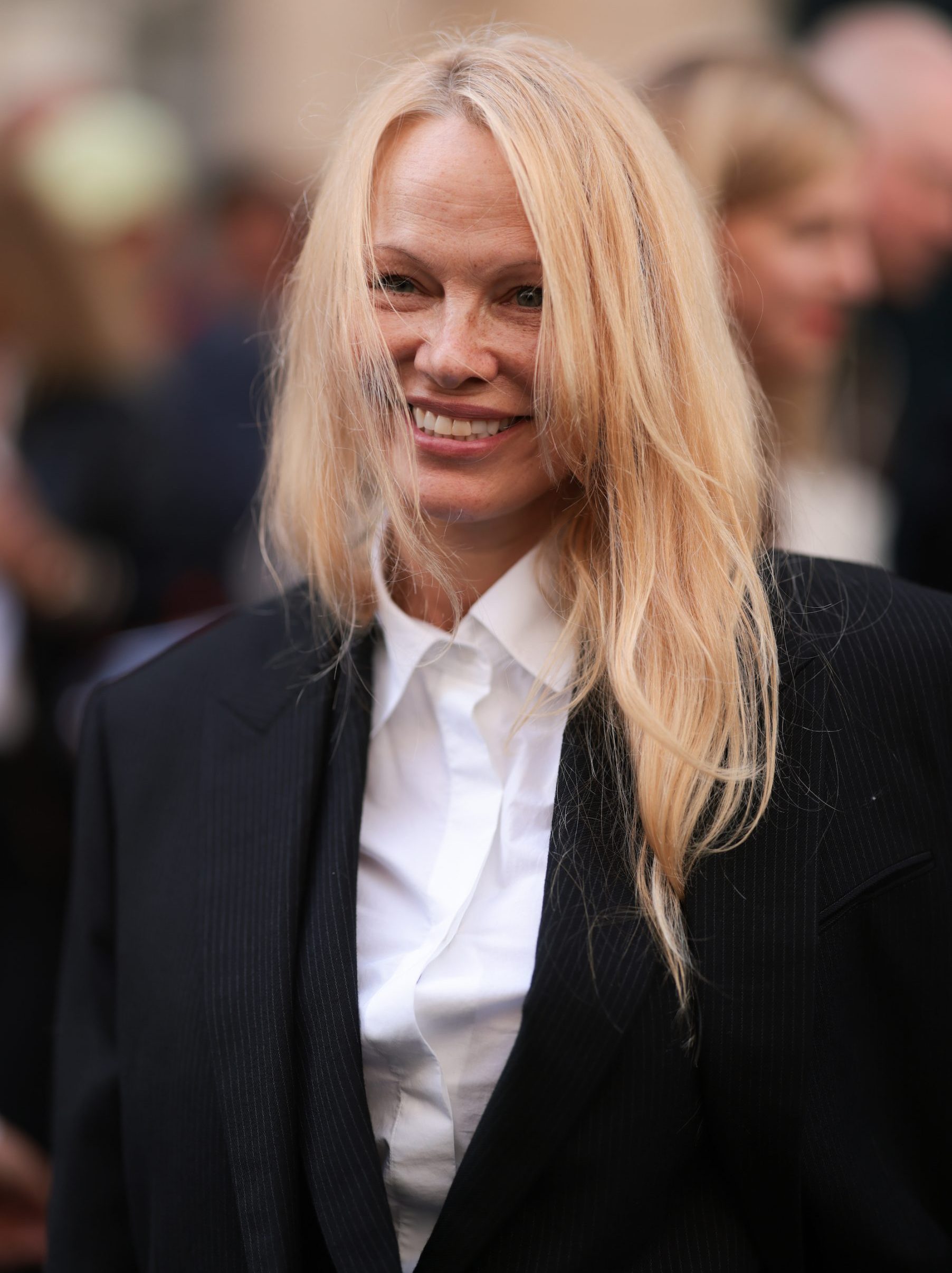 Dit is de nieuwe stijl van Pamela Anderson, en wij houden ervan