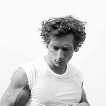 calvin-klein-geeft-mensen-wat-ze-willen-met-jeremy-allen-white-in-de-nieuwe-campagne-281136