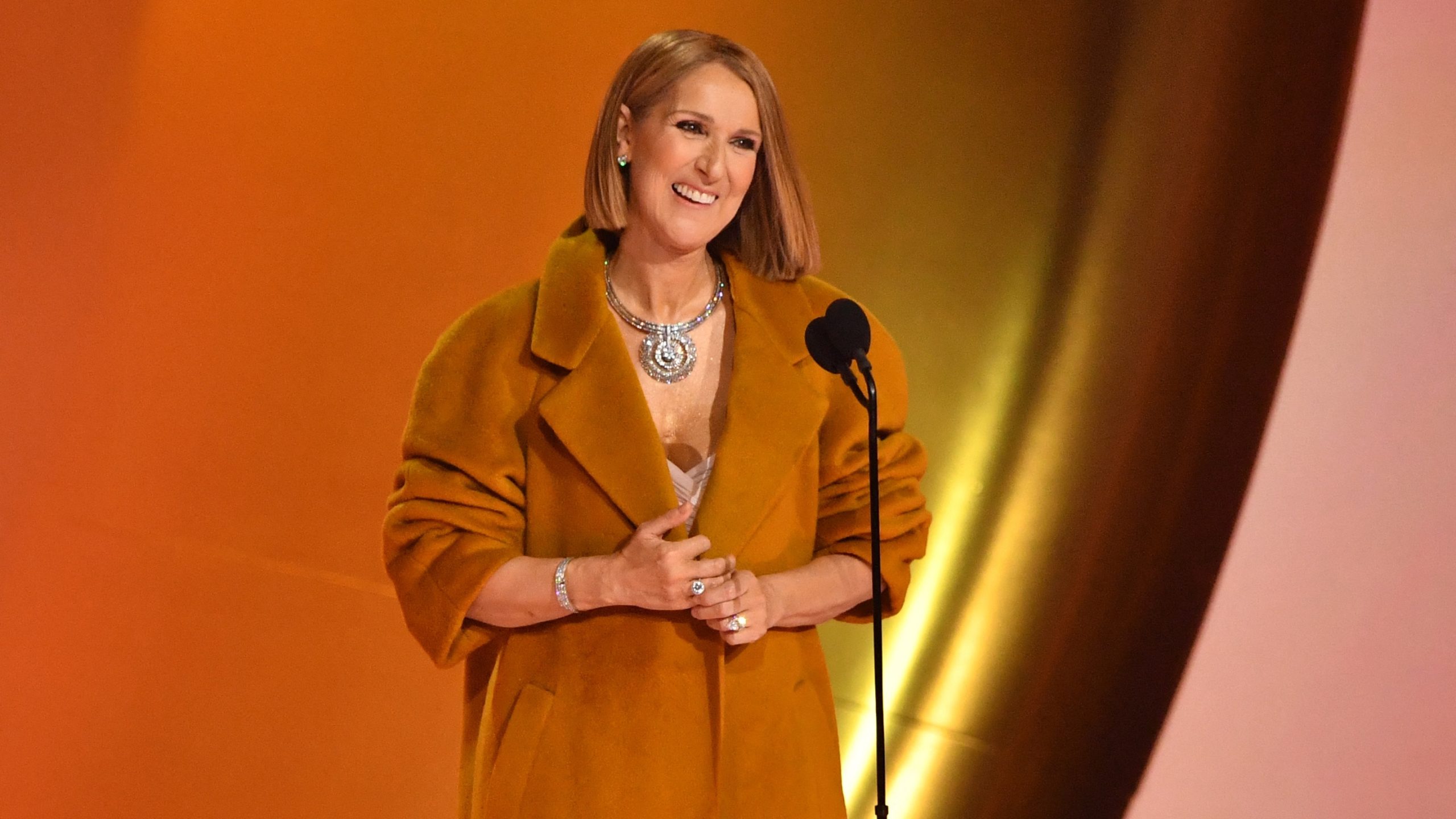 Céline Dion maakt onverwacht optreden bij Grammy Awards 2025