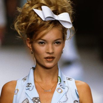 kate-moss-is-jarig-blik-terug-op-de-18-beste-catwalkmomenten-van-het-supermodel-331518