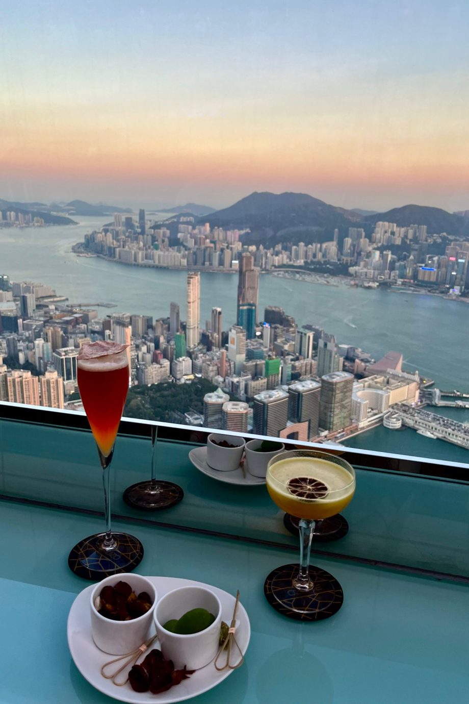 hong-kong-hotspots-hier-wil-je-winkelen-cocktails-drinken-hiken-en-meer-304253