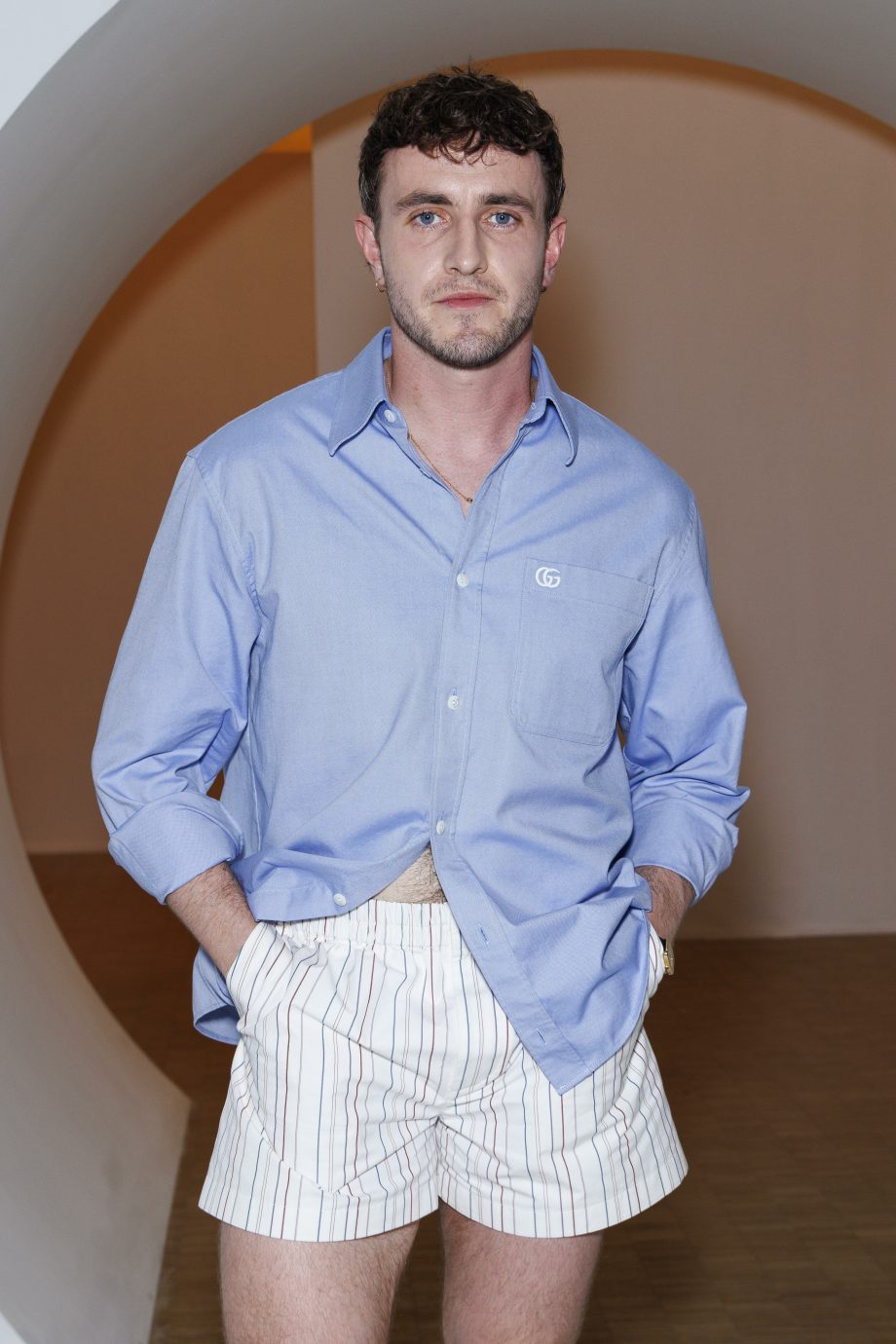 in-boxershort-op-de-eerste-rij-paul-mescal-doet-het-gewoon-tijdens-de-gucci-show-302275