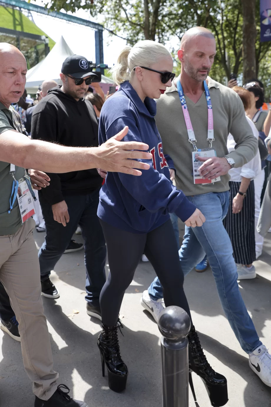 lady-gaga-gaat-voor-goud-met-deze-killer-heels-op-de-olympische-spelen-308206