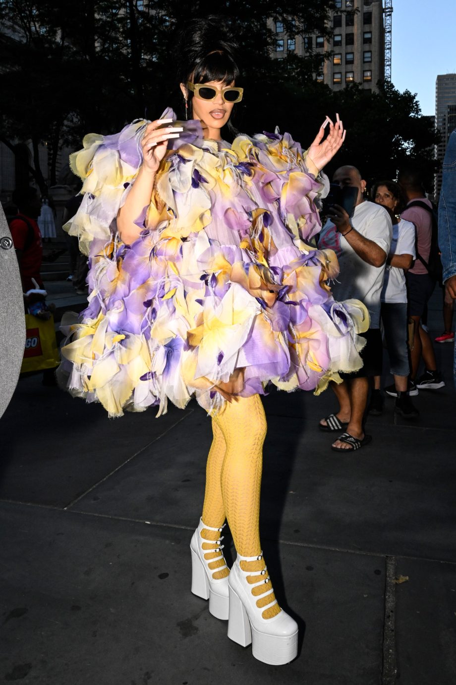 cardi-b-bloeide-helemaal-op-bij-de-marc-jacobs-show-in-new-york-304629