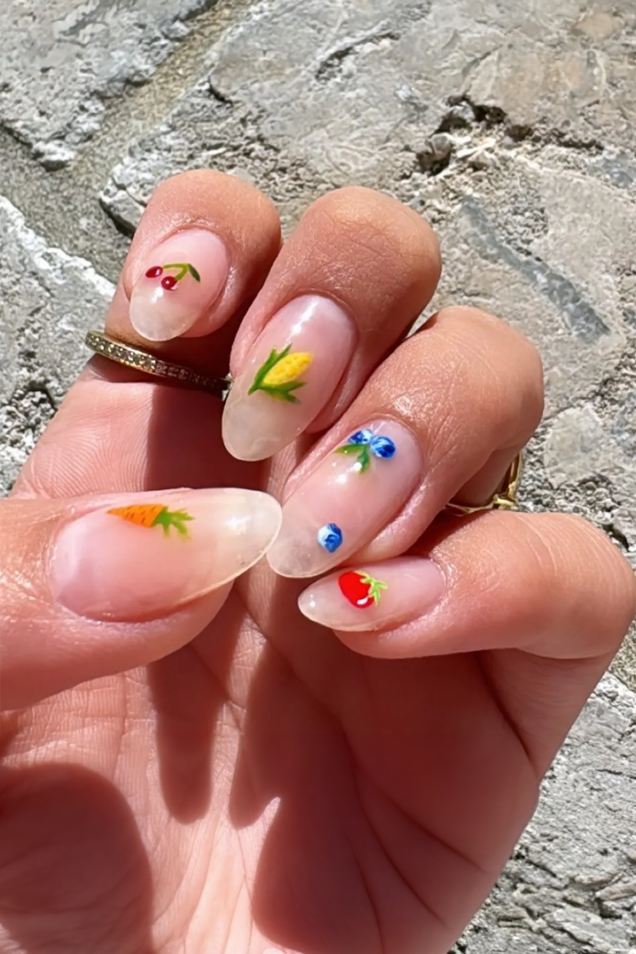 al-fresco-nagels-is-de-schattigste-manicure-om-deze-zomer-uit-te-proberen-305067