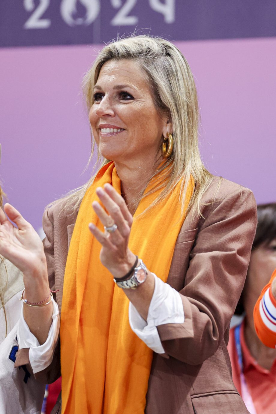 koningin-maxima-draagt-een-chic-kort-pak-op-de-tribune-van-de-olympische-spelen-308353