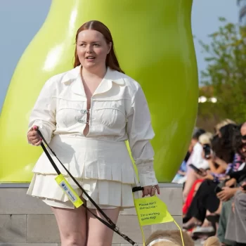 dit-blinde-model-schrijft-geschiedenis-tijdens-copenhagen-fashion-week-309255