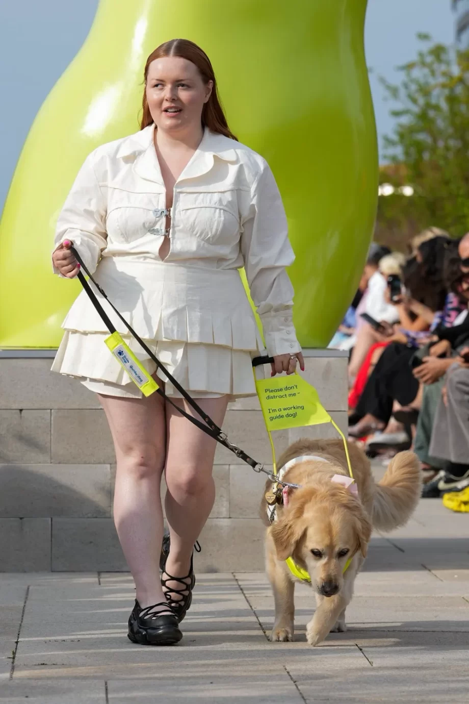 dit-blinde-model-schrijft-geschiedenis-tijdens-copenhagen-fashion-week-309255