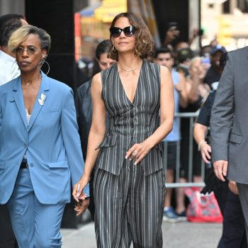 een-kantoorlook-tijdens-warm-zomerweer-halle-berry-doet-het-voor-310328