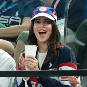 kendall-jenner-is-bij-de-olympische-spelen-en-draagt-een-casual-look-die-perfect-is-voor-sportfans-308730