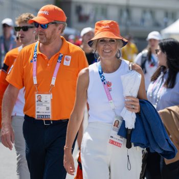 een-bucket-hat-niet-royal-proof-koningin-maxima-bewijst-het-tegendeel-op-de-olympische-spelen-308548