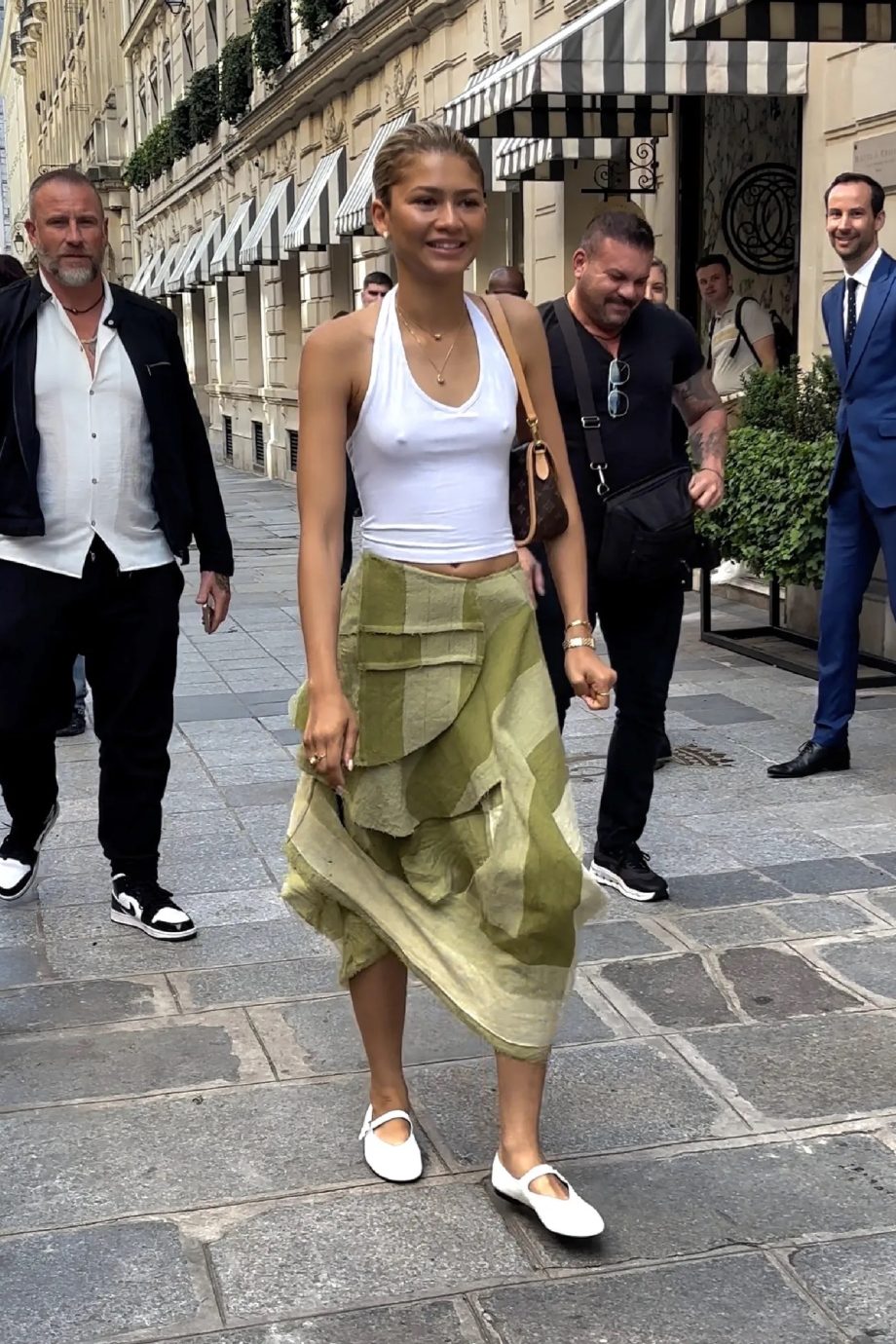 als-iemand-de-rok-met-awkward-lengte-terug-kan-brengen-dan-is-het-zendaya-wel-308794