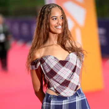 malia-obama-en-vivienne-westwood-zijn-een-hemelse-rode-loper-match-313439