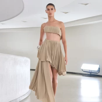 alaia-sluit-de-eerste-dag-van-nyfw-af-met-spectaculaire-show-in-het-guggenheim-museum-313211