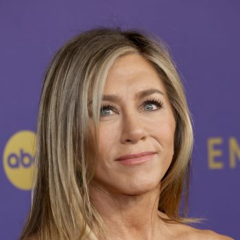 jennifer-aniston-schittert-letterlijk-in-oscar-de-la-renta-bij-de-emmy-awards-2024-314057