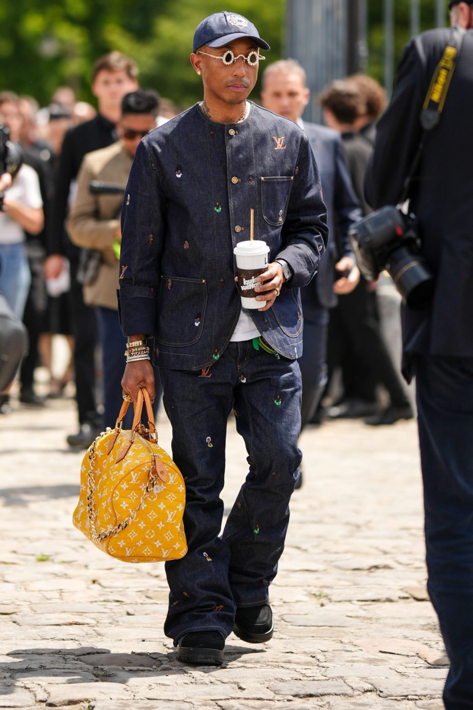 de-speedy-tas-van-louis-vuitton-is-een-nieuwe-favoriet-onder-mannen-met-dank-aan-pharrell-williams-318197