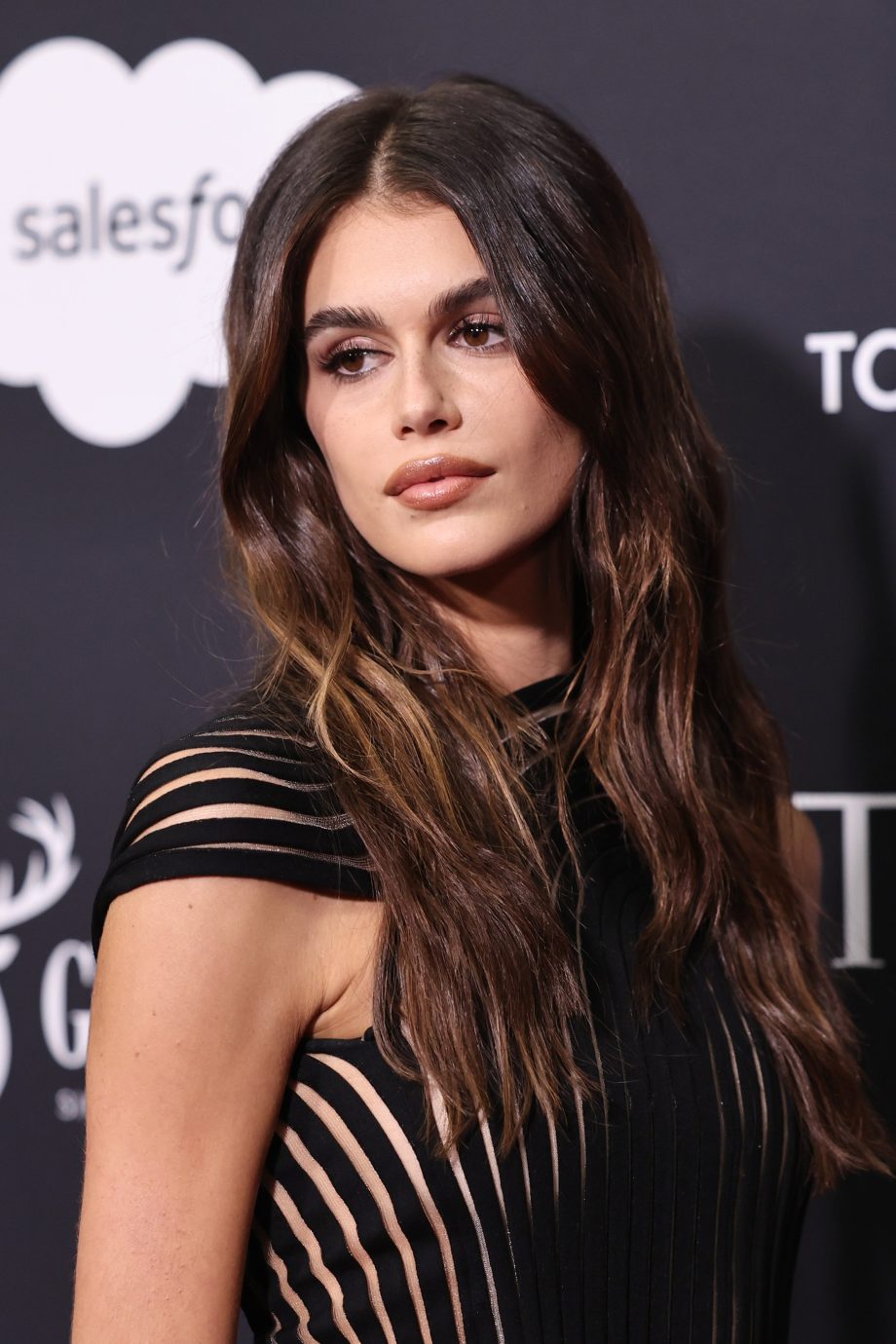 kaia-gerber-draagt-nu-al-een-van-onze-favoriete-lente-zomer-2025-looks-van-de-catwalk-317701