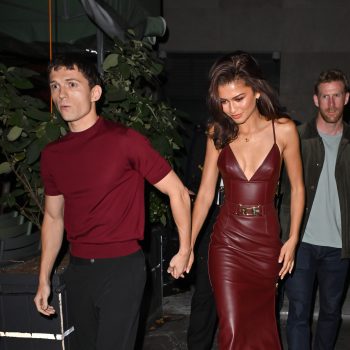 zendaya-en-tom-holland-matchen-in-de-kleur-van-het-seizoen-tijdens-een-date-night-in-new-york-320037