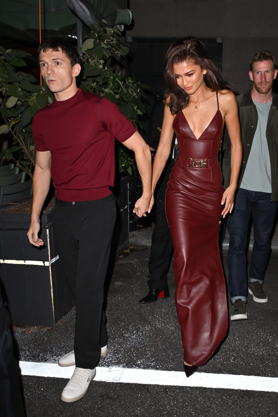 zendaya-en-tom-holland-matchen-in-de-kleur-van-het-seizoen-tijdens-een-date-night-in-new-york-320037