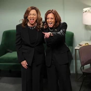 kamala-harris-verrast-met-optreden-bij-saturday-night-live-en-dat-wil-je-even-zien-321218