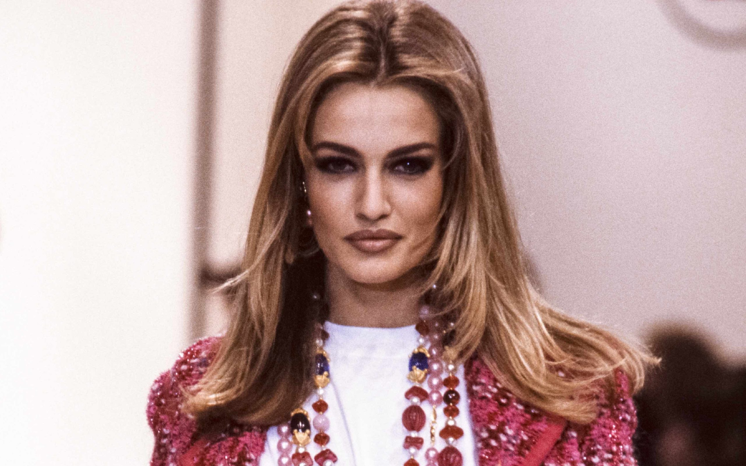 Voormalig topmodel Karen Mulder over de verkoop van haar eigen mode-archief: ‘Kleding moet gedragen worden’