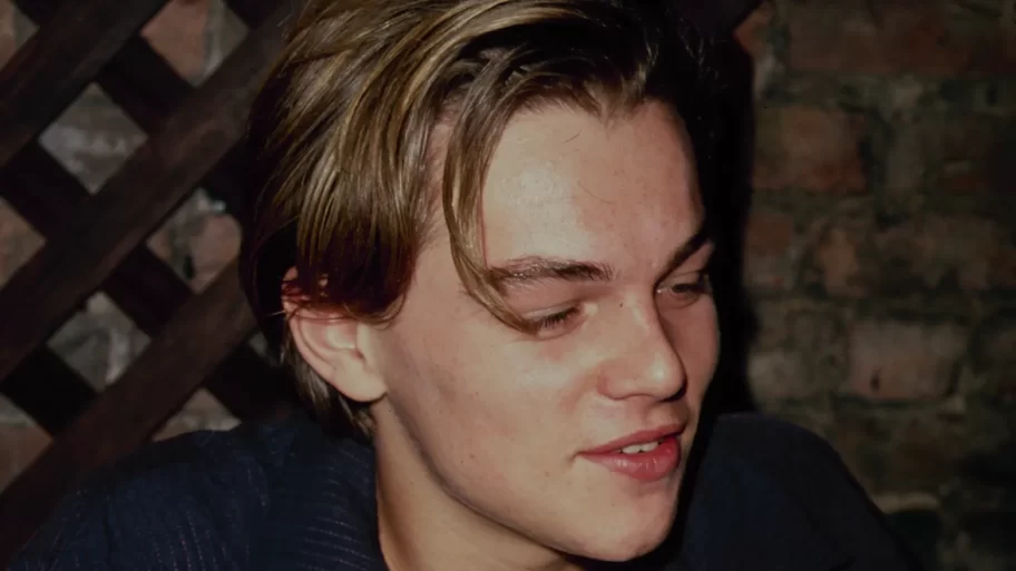 leonardo-dicaprio-is-50-jaar-tijd-om-te-genieten-van-looks-uit-de-jaren-negentig-322205