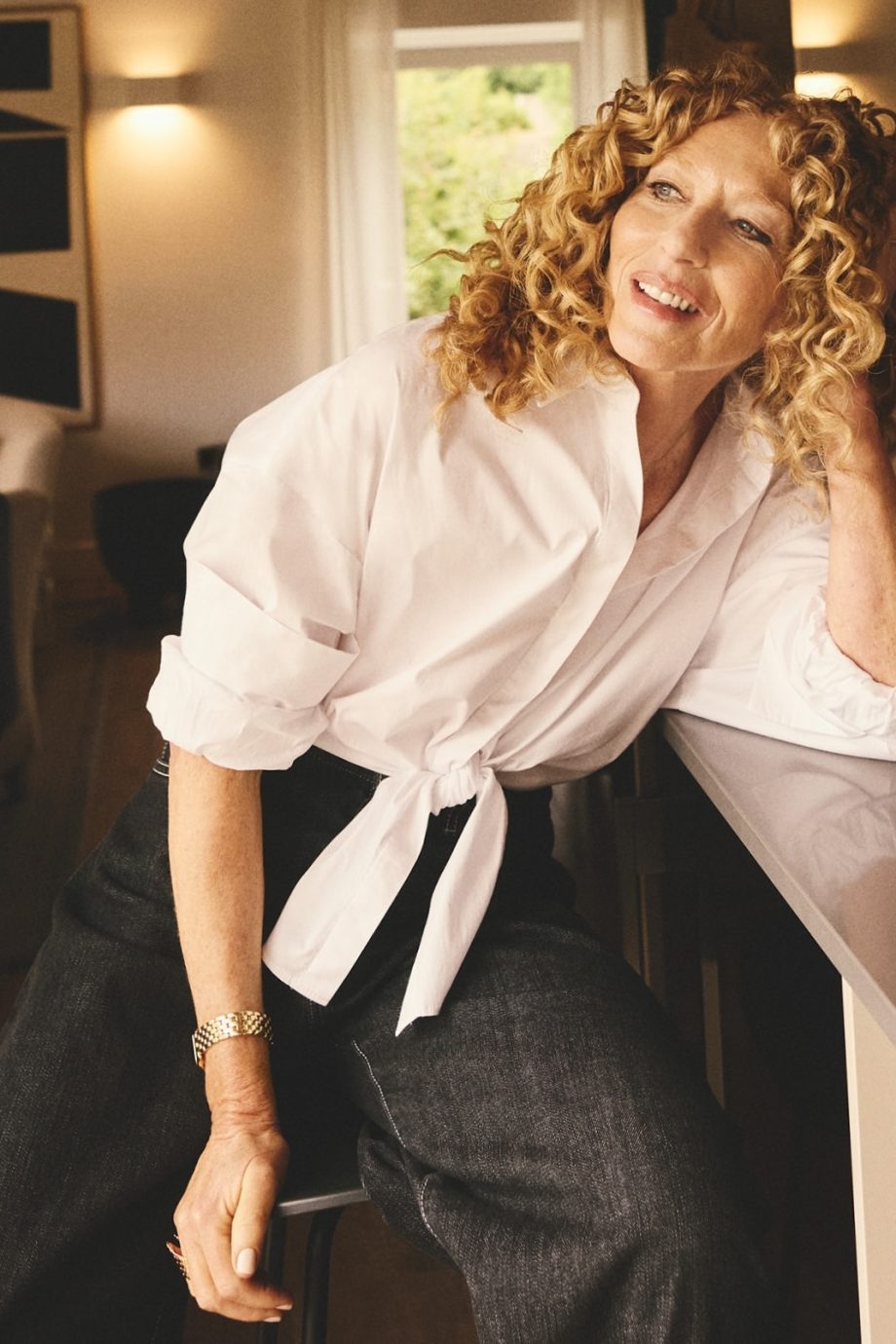 designkoningin-kelly-hoppen-over-haar-buitenhuis-in-de-engelse-cotswolds-het-is-echt-de-bedoeling-dat-je-hier-meteen-ontspant-323357