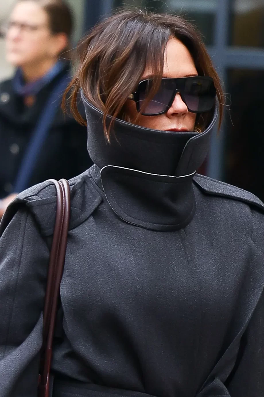 victoria-beckham-draagt-een-van-de-populairste-jassen-van-de-herfst-322858