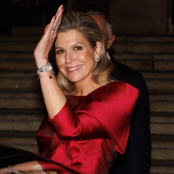 koningin-maxima-verschijnt-in-een-koninklijke-rode-look-die-perfect-is-voor-de-feestdagen-327215