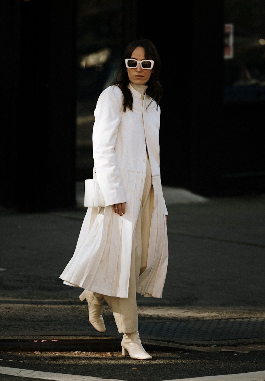 8-manieren-om-een-altijd-chique-all-white-outfit-te-dragen-deze-winter-329038