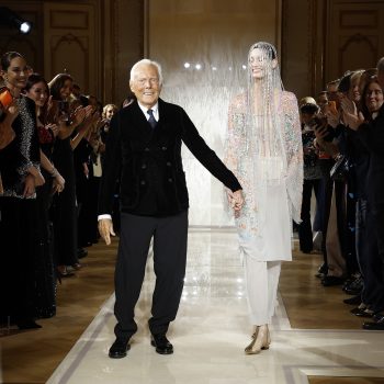 giorgio-armani-viert-twintigjarig-couturejubileum-met-de-meest-dromerige-bruid-ooit-333032