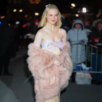 pastelkleuren-oubollig-elle-fanning-bewijst-het-tegendeel-in-uberchique-look-van-valentino-330419