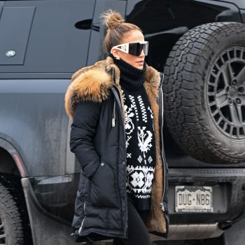 jennifer-lopez-bewijst-dat-apres-ski-en-cowgirl-stijl-de-perfecte-wintercombinatie-zijn-329574