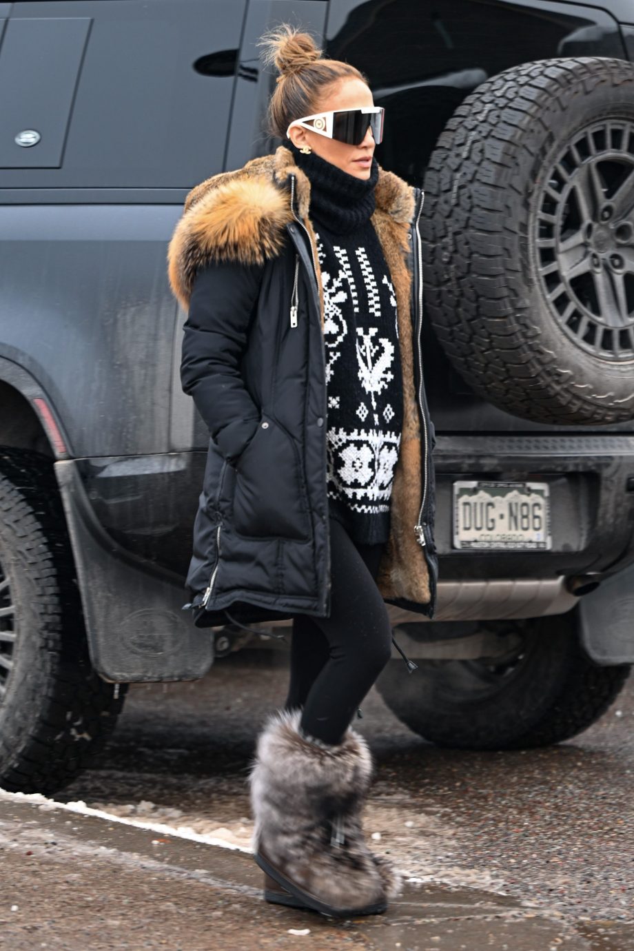 jennifer-lopez-bewijst-dat-apres-ski-en-cowgirl-stijl-de-perfecte-wintercombinatie-zijn-329574